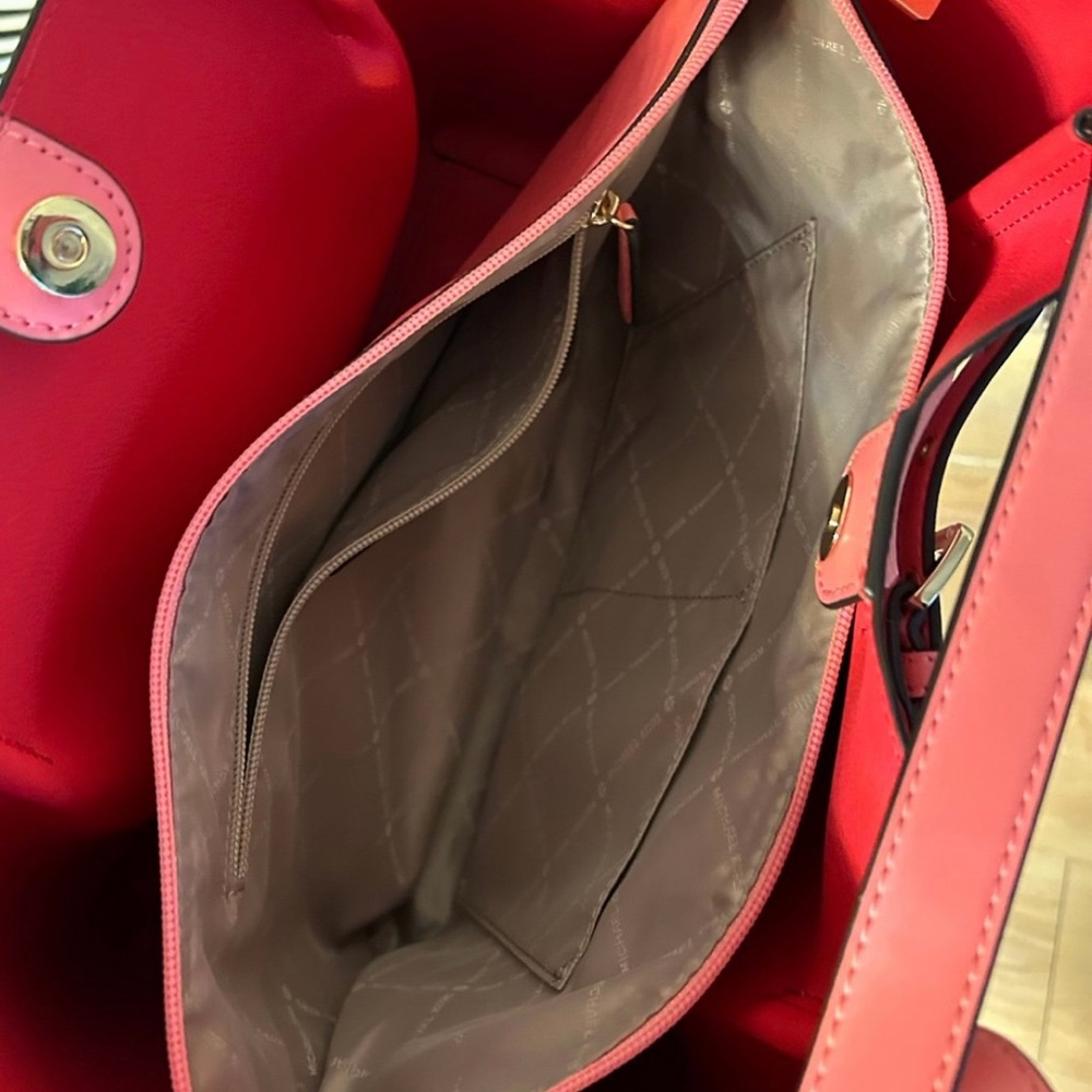 Michael Kors Emilia Large East West Coral Tote Bag - Picture 5 of 6